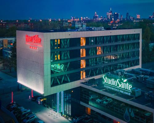 Praga Polnoc Hotel | Inviting Oceanfront Stay at Hotel Sante with Unique Amenities