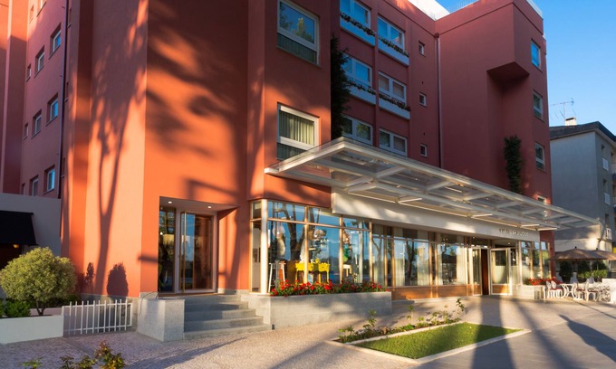 Fatima Hotel | Discover Hotel Sao Jose: 4-Star Comfort with Spa & Dining