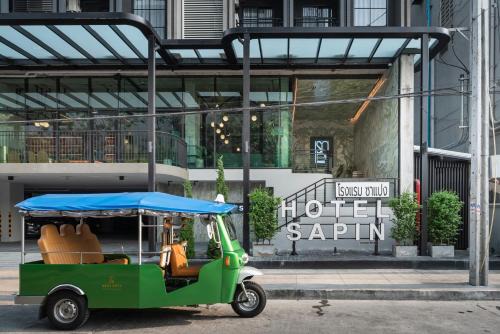 Rong Muang Hotel | Experience Comfort at Hotel Sapin - 4-Star with Restaurant