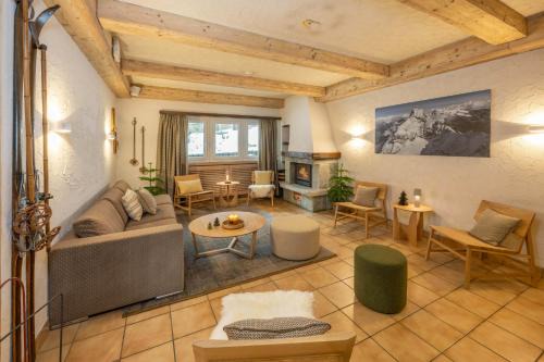 Zermatt Hotel | Discover Hotel Sarazena: Family-Friendly with Dining Options