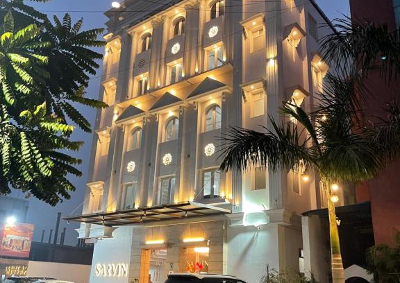 Gomti Nagar Hotel | Budget-Friendly Hotel Sarvin: Family Amenities Await