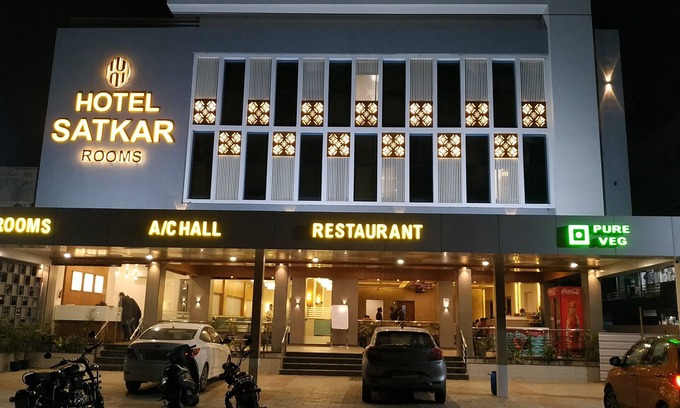 Kalol Hotel | Comfortable Stay at Hotel Satkar Chhatral with Breakfast