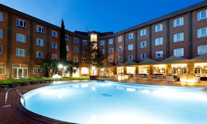Tortosa Hotel | Relax at Hotel SB Corona Tortosa with Oceanfront Views