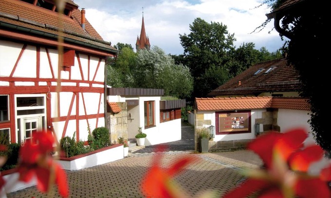 Heroldsberg Hotel | Hotel Hof 19 - A Welcoming Stay with Family-Friendly Amenities