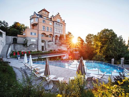 City Centre Salzburg Hotel | Elegant Hotel Schloss Mönchstein with Pool & Ocean Views