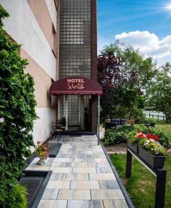 Fulerum Hotel | Comfortable Stay at Hotel Schmidt garni - Pet & Child Friendly