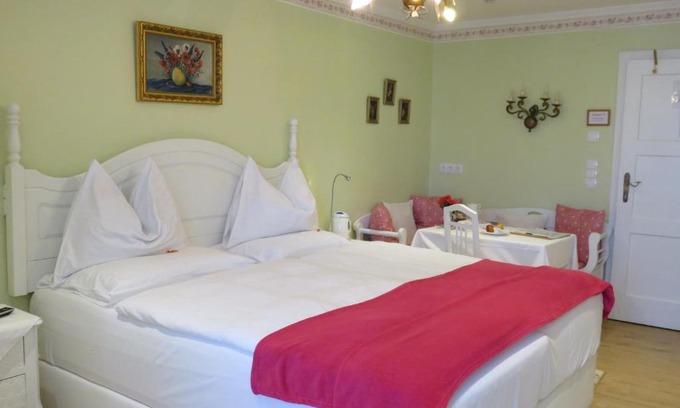 Hietzing Apartment | Pet-Friendly Comfort at Hotel Schneider-Gössl