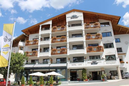 Nauders Hotel | Discover Hotel Schwarzer Adler: Poolside Oceanfront Retreat