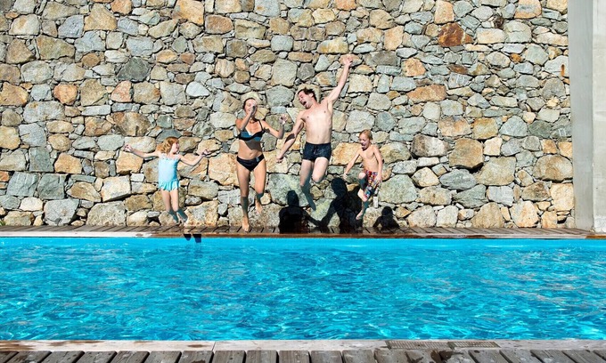Sils-Maria Hotel | Experience Arenas Resort Schweizerhof: Relax by the Pool
