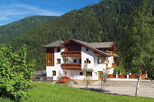 Santa Valburga Hotel | Discover Comfort at Hotel Seerast: Pet-Friendly & Spa
