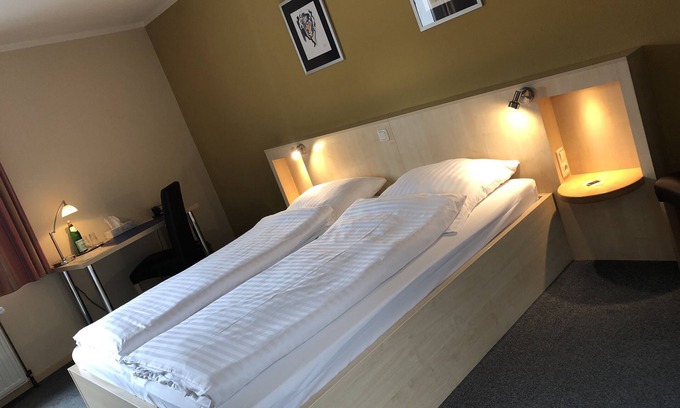 Gladbach Hotel | Ideal Family Getaway at Hotel Select with Complimentary Breakfast