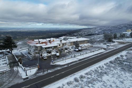 Seia Hotel | Discover Albergaria Senhora do Espinheiro with Pool & Dining