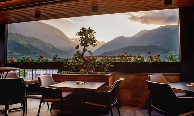 Pec Hotel | Experience Hotel Seraphine Plaza: Eco-Friendly Comfort