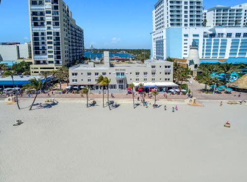 Hollywood Hotel | Beachfront Escape at Hotel Sheldon with Ocean Views