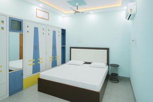 Varanasi Hotel | HOTEL SHIV # KASHI # PAYING Near Kashi Vishwanath Temple & Dashashwamedh Ghat- Fully Air conditioned Rooms - Free Wi-Fi # Parking & Room Service - Best Budget Guest House In Varanasi
