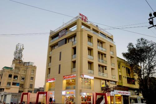 Rajkot Hotel | Discover Comfort at Hotel Shiv Shakti - Family-Friendly Stay