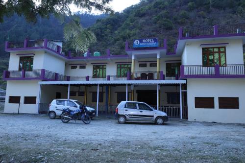 Dunda Hotel | Cozy Hotel Shivkripa with Family-Friendly Dining Options