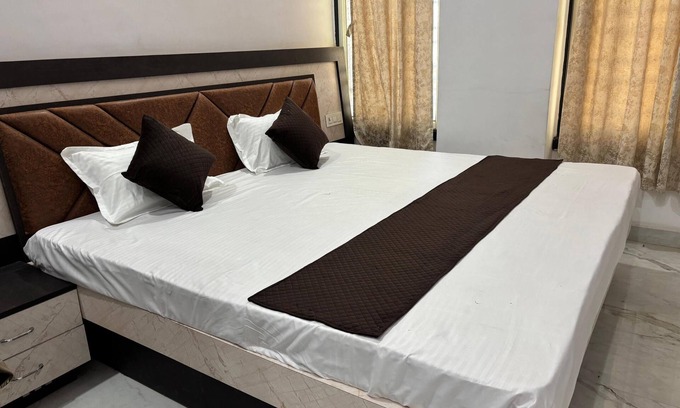 Mandla Hotel | HOTEL SHREE ASHTAVINAYAK GRAND