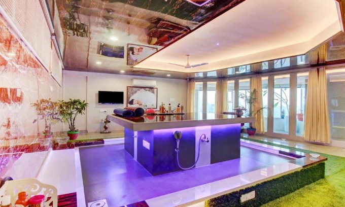 Vapi Hotel | Budget-Friendly Hotel Shree Daan with Spa & Breakfast