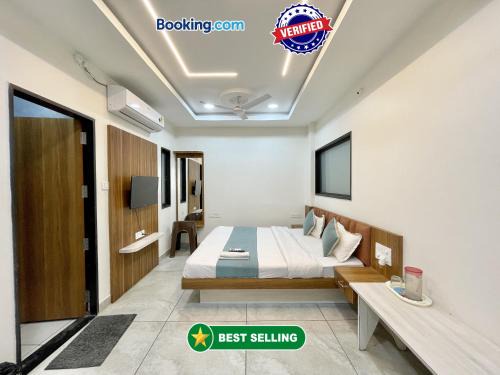 Ujjain Hotel | HOTEL SHREE NAKODA PARADISE ! UJJAIN श्री नाकोडा पैराडाइज ஸ்ரீ நகோடா பாரடைஸ் శ్రీ నాకోడా పారడైజ్ fully-Air-Conditioned hotel at prime location with wifi & Parking availability, Newly constructed and Luxurious Rooms
