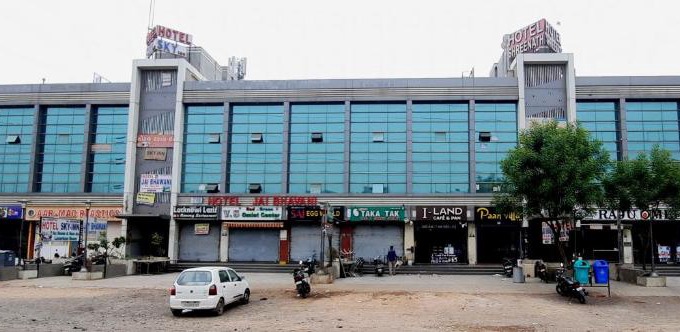 Ahmedabad Hotel | Budget-Friendly Hotel Shreenath: Pet Friendly & Family Amenities