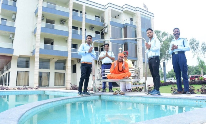 Neemuch Hotel | Discover Hotel Shrestha Paradise with Pool & Breakfast