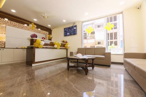 Gandhi Nagar Hotel | Cozy Hotel Sigma Suites: Family-Friendly with Breakfast