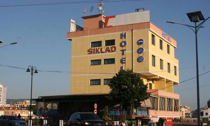 Lezhe Hotel | Top-Rated Hotel Siklad: Family and Pet Friendly Stay