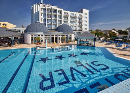 Hajduszoboszlo Hotel | Elegant Hotel Silver: 4-Star Retreat with Ocean Views