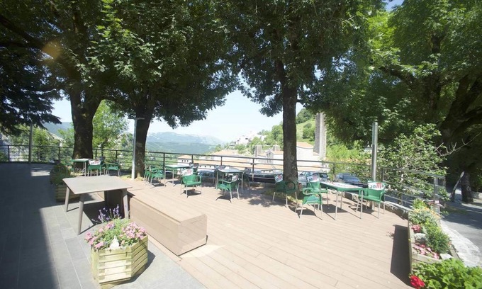Onati Hotel | Discover Hotel Sindika: Family-Friendly with Spa & Dining