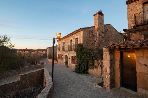 Siurana Hotel | Discover Hotel Siuranella: Family-Friendly Retreat with Dining