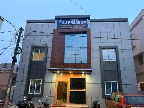 Bhubaneshwar House | Experience HOTEL SJ PREMIUM: Pet-Friendly & 10/10 Rated