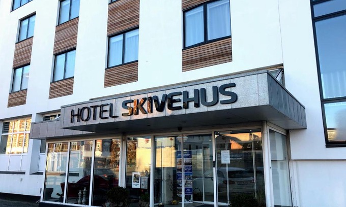 Skive Hotel | Pet-Friendly Retreat at Hotel Skivehus with Breakfast Included