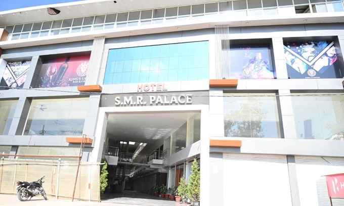 Bhopal Hotel | Cozy Hotel SMR Palace: Family-Friendly with Breakfast & More