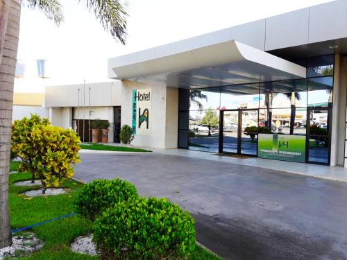 Arapiraca Hotel | Cozy Hotel Sol Nascente with Ocean View and Pool Access