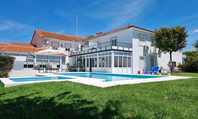 Macieira de Cambra Hotel | Discover Hotel Solar das Laranjeiras with Ocean View Pool