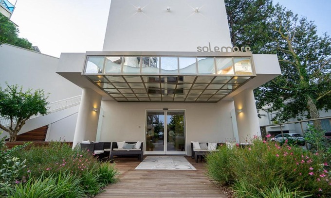 Milano Marittima Hotel | Discover Hotel Solemare: Ocean View & Private Beach Awaits