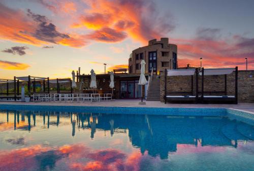 Nova Zagora Hotel | Cozy Retreat at Hotel Soli Invicto with Oceanfront Views