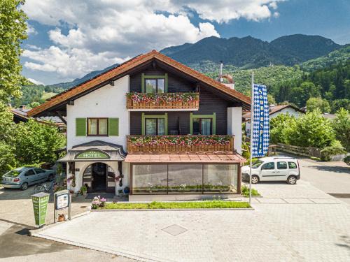 Kochel am See Hotel | Comfortable Stay at Hotel Sonnenspitz with Breakfast Included