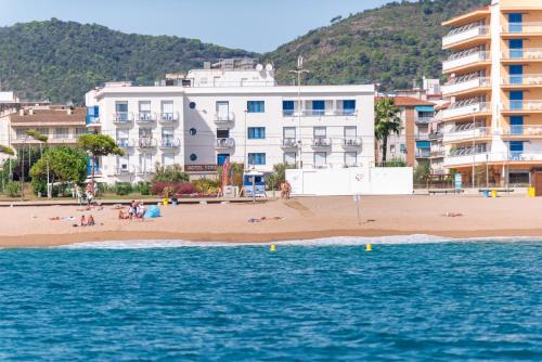 Pineda de Mar Hotel | Relax at Hotel Sorrabona with Pool and Oceanfront Views