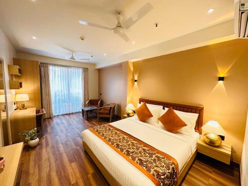 South Extension Hotel | Couple-Friendly Hotel South Ex Residency - Dining & Breakfast