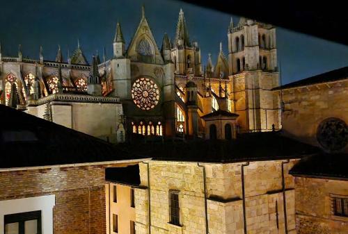 Old Town Hotel | Relax at Hotel Spa QH Centro León with Pool & Hot Tub