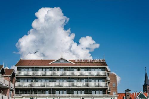 Volendam Hotel | Discover Hotel Spaander: Family-Friendly with Pool Access