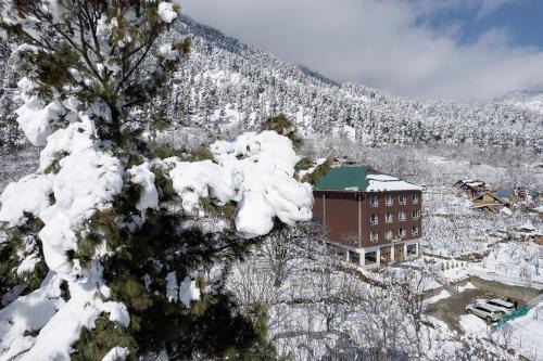 Pahalgam Apartment | Guest Rated Hotel Sparrow: Pet-Friendly, Breakfast Included