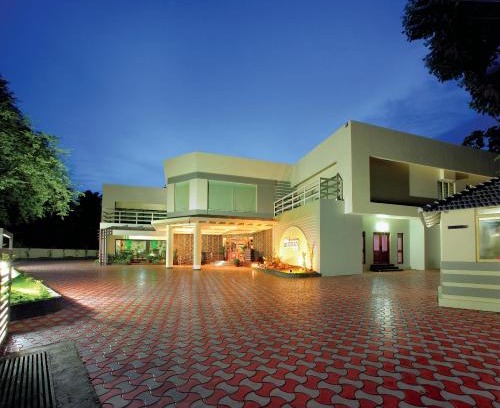 Chittur Hotel | Discover Hotel Srivatsa Regency: 4-Star Stay with Amenities