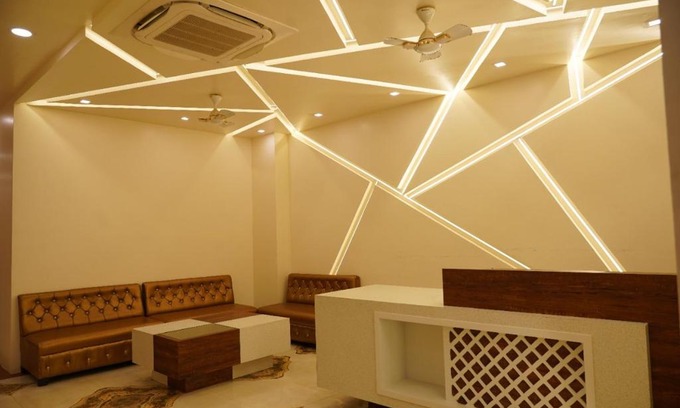 Hardoi Hotel | Cozy Hotel SRJ Lawn: Enjoy Complimentary Breakfast