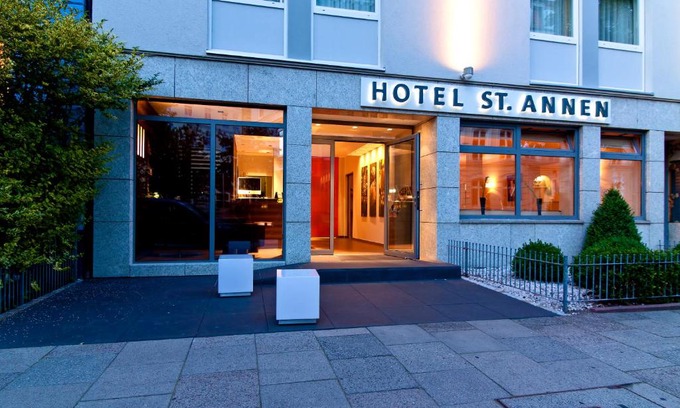 Saint Pauli Hotel | Discover Hotel St. Annen: Family-Friendly with Hot Tub