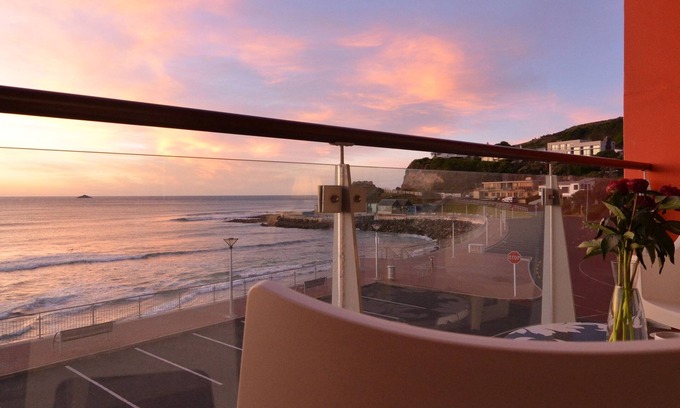 St. Clair Hotel | Experience Hotel St Clair: Ocean View & Pool Amenities