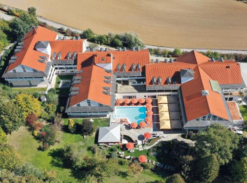 Bad Griesbach im Rottal Hotel | Elegant Hotel St. Wolfgang: 5-Star Comfort by the Ocean