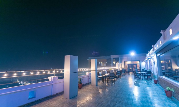 Nepalgunj Hotel | Discover Hotel Starlight Nepalgunj with Pool & Spa Amenities